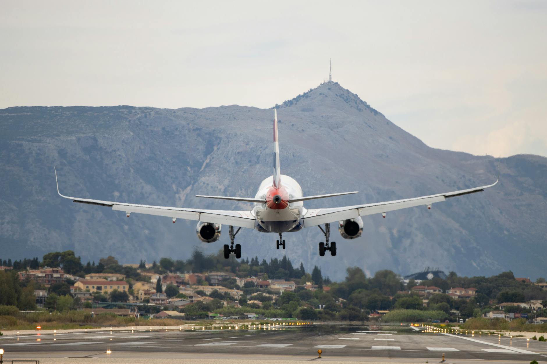 Dental tourism patients traveling between Miami and Medellín for treatment