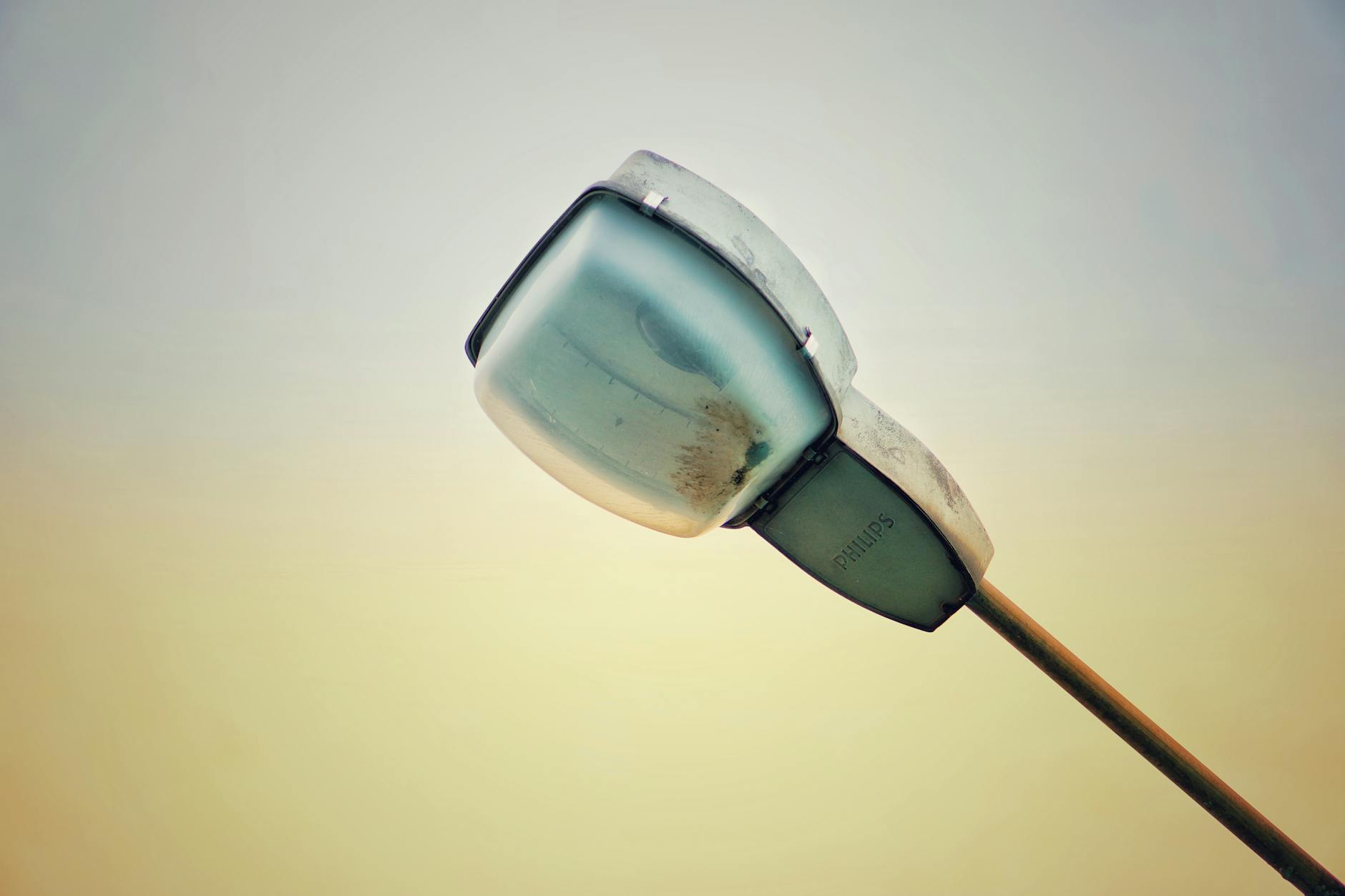 Philips Zoom whitening treatment lamp at Smile Dental Center